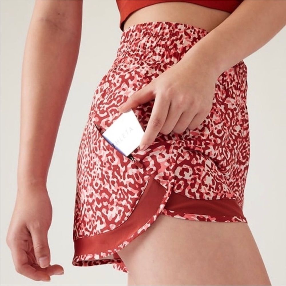 NWOT Athleta 3” High Rise Mesh‎ Racer Run Burgundy Leopard Shorts Size XXS